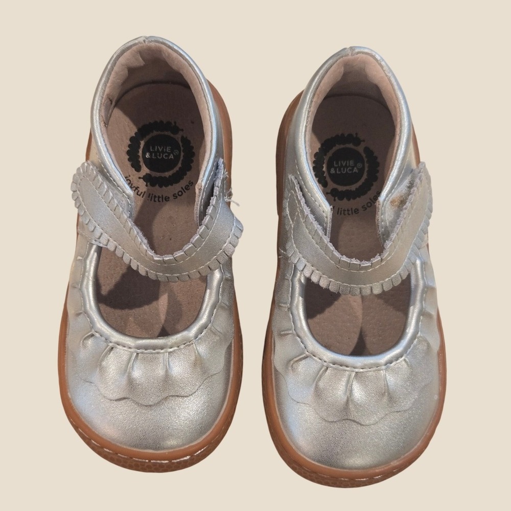 Livie & Luca Silver Metallic Leather Scallop Mary Jane Shoes Toddler Size 7M